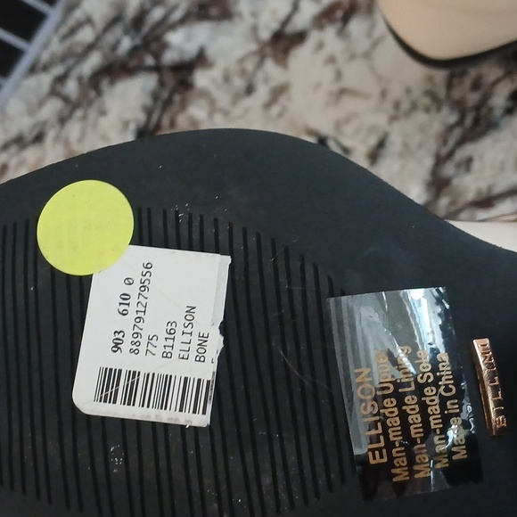 Bellini Ellispn Cream Ankle Boots with Chain Accent - Picture 5 of 6